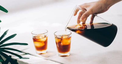 Kaldbrygget kaffe med isbiter