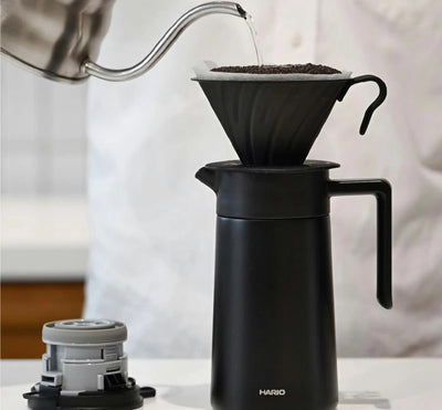 HARIO V60 svart metall pakketilbud, med sort termokanne