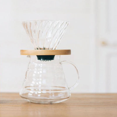 HARIO håndbrygger V60 i glass og oliventre - KAFFAbutikk