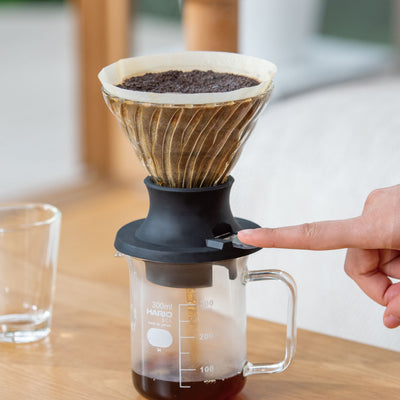 HARIO V60 Switch Immersion brygger i glass med filter - KAFFAbutikk